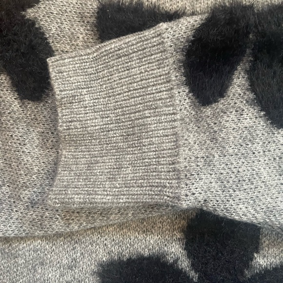 Floral Mod Style Sweater - Picture 14 of 15